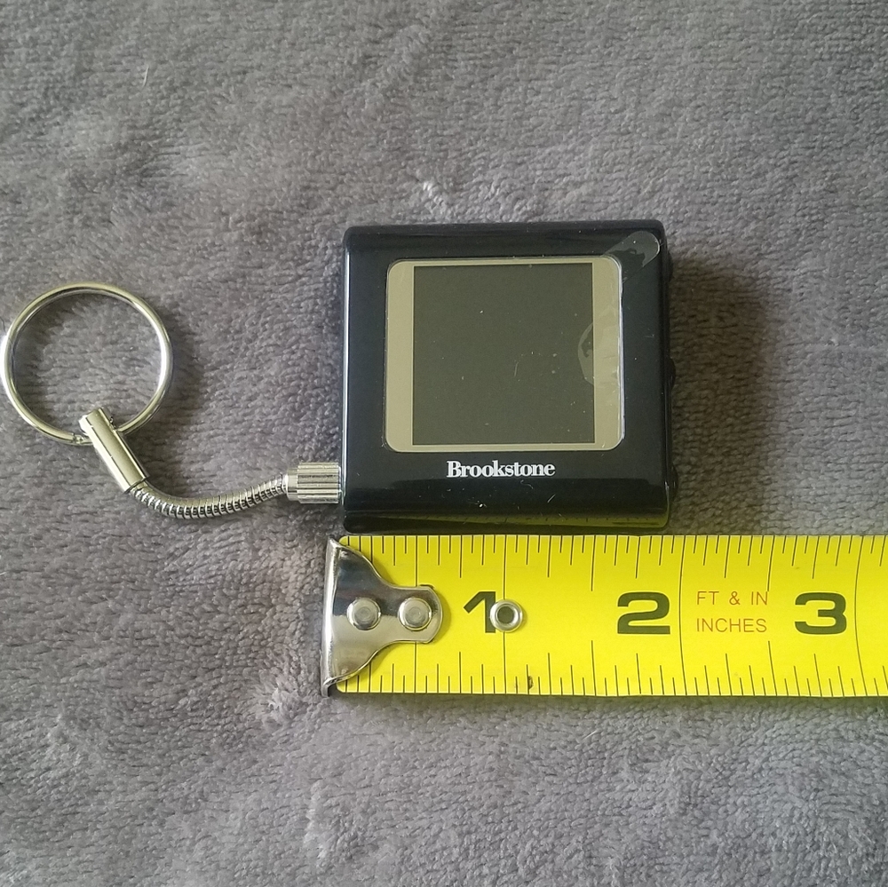 Brookstone Digital Photo Keychain - Picture 5 of 6